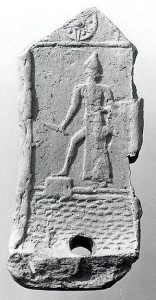 Muzeul Metropolitan, colecția Online, parte a unui car model, cu o impresie a zeului soare Shamash ridicându-se peste munți, vechiul babilonian